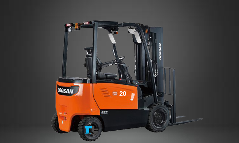 Xe nâng điện 2 tấn, 4 bánh, ngồi lái Doosan nhập khẩu Hàn Quốc